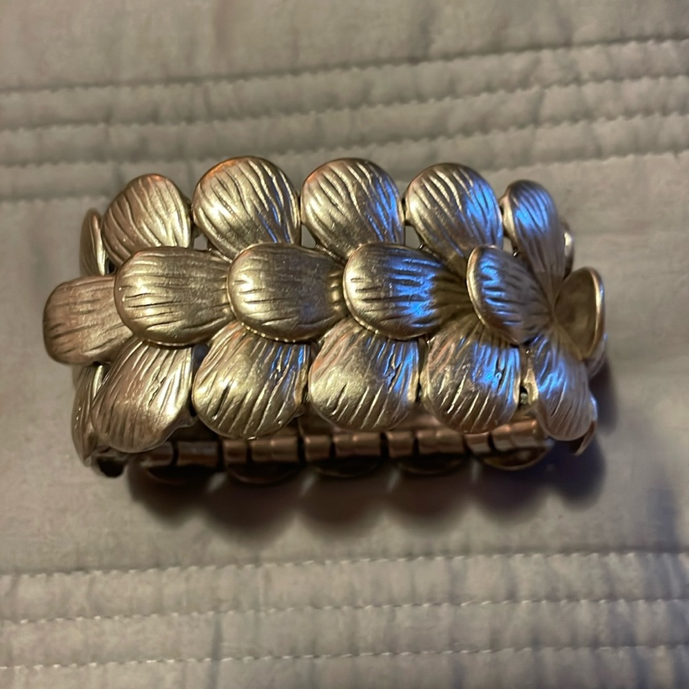 NWOB Silver Flowered Boutique Bracelet